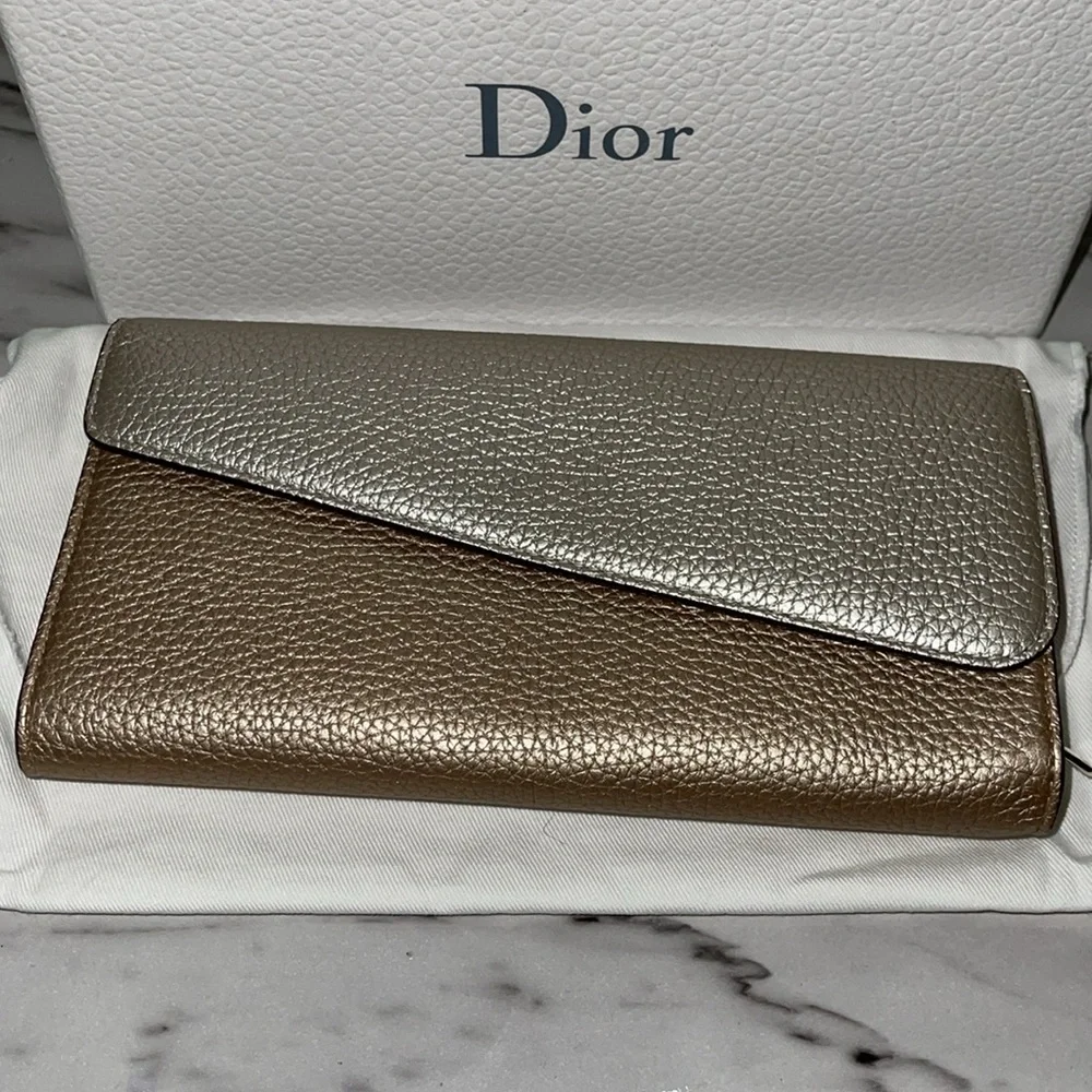 Preloved Christain Dior wallet on chain
